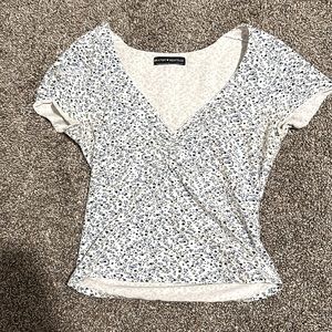 Brandy Melville Blue floral baby tee